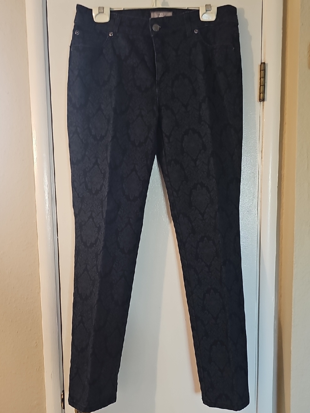 Chico's Damask Black Textured So Slimming Pants Tote 8